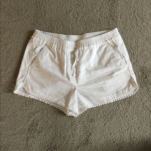 Loft, linen Pom Pom shorts